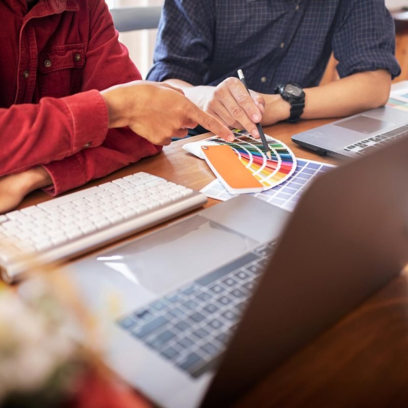 How Holiday Browsing Habits Shape Logo Design