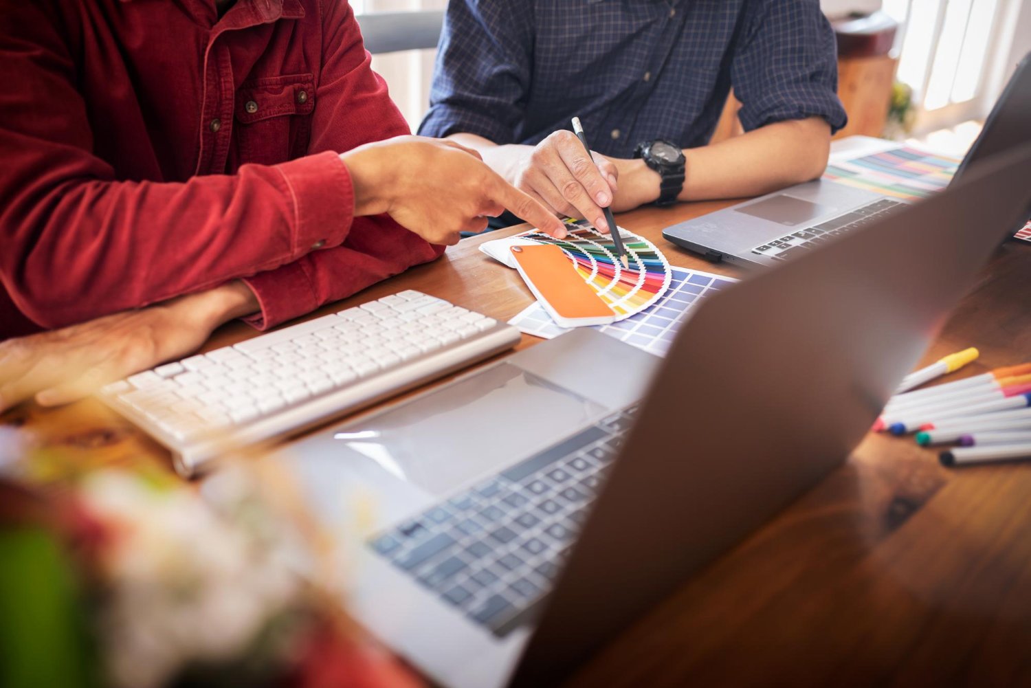 How Holiday Browsing Habits Shape Logo Design